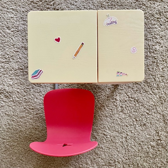 American Girl School Desk + School Lunch for 18” doll - Picture 5 of 8